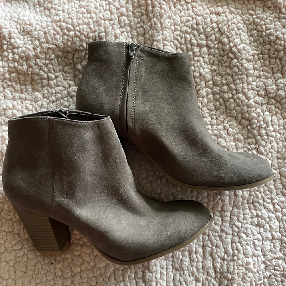 Old Navy Size 11 Brown Suede Heeled Ankle Booties